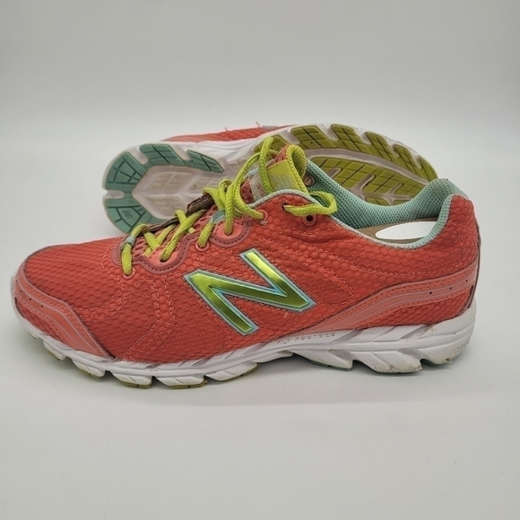 NEW BALANCE 590 V2 Running Shoes Women Size 9D Athletic Sneakers - Picture 2 of 16